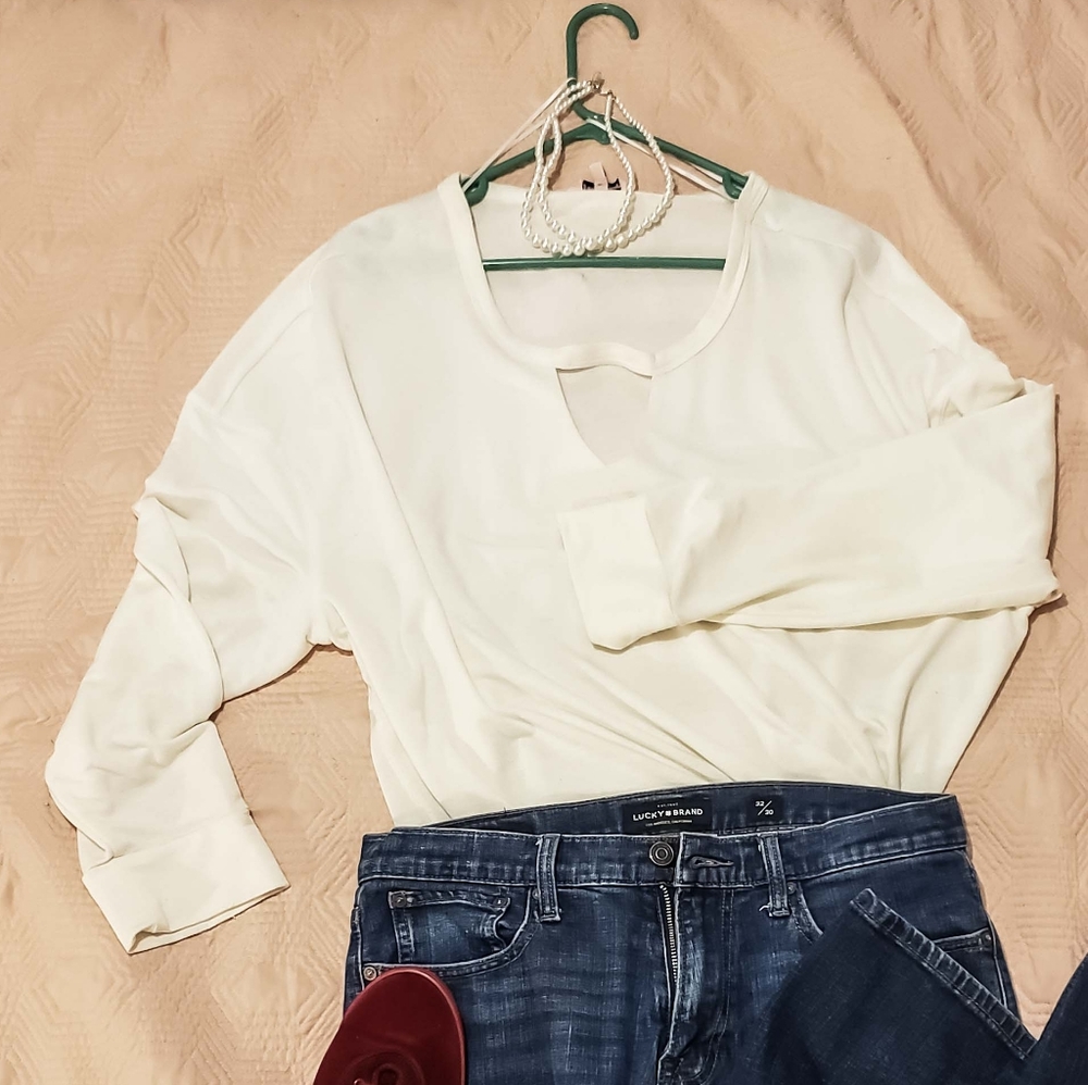 Juicy Couture White cashmere feeling sweater